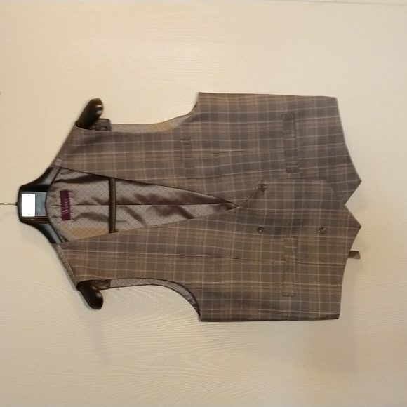 Men's Suit - Picture 3 of 4